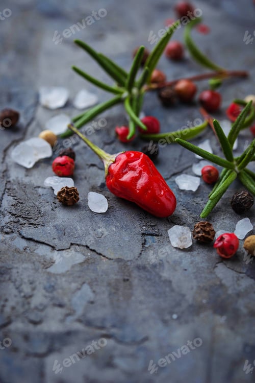 Preview: Red hot chilli peppers, rosemary and salt