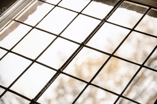 Preview: Amazing window design with black bars