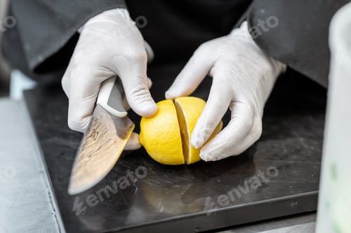 Preview: Chef cutting lemon