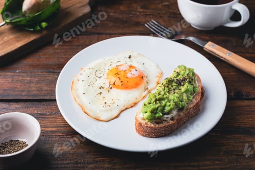 Preview: Avocado toast with fried egg