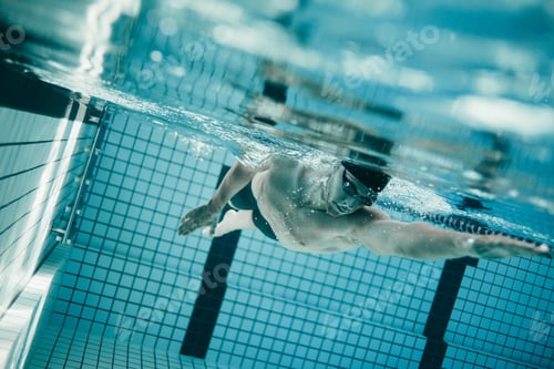 Preview: Professional male swimmer inside swimming pool
