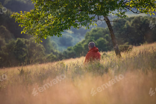 Preview: Man sitting in nature