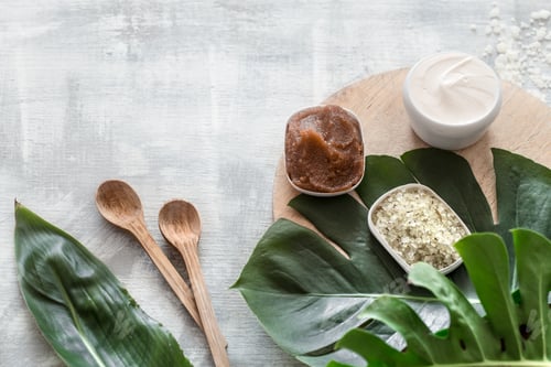 Vista previa: Spa composition with Wellness items for body care.