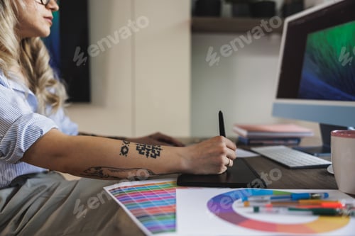 Preview: Graphic Designer Working From Home