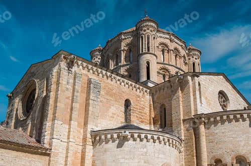 Preview: Exterior view of the dome of the Romanesque-style collegiate church of Santa Maria Maggiore