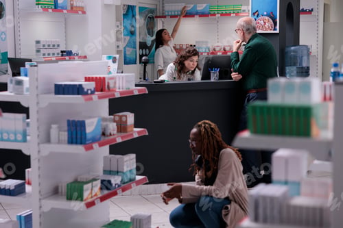 Preview: Customer asking pharmacist for medical advice