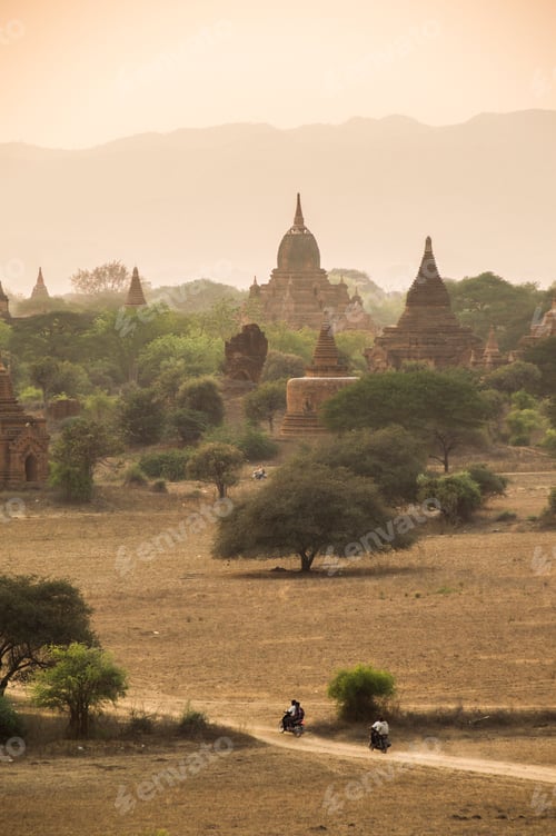 Preview: Bagan (Pagan) Buddhist Temples and Ancient City at sunset, Myanmar (Burma)