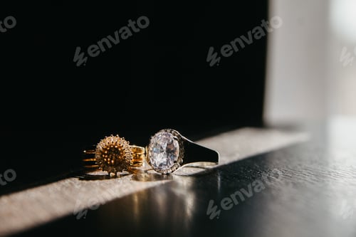 Preview: A pair of luxury wedding rings