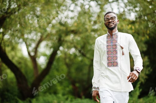 Preview: African family in traditional clothes