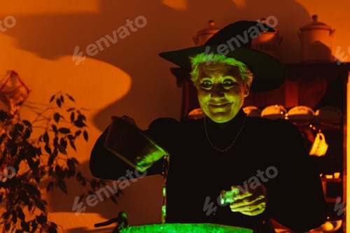 Preview: Older woman disguised as a classic witch