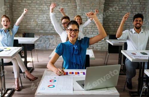 Preview: Group of multinational business people develop themselves in business training, meeting in office