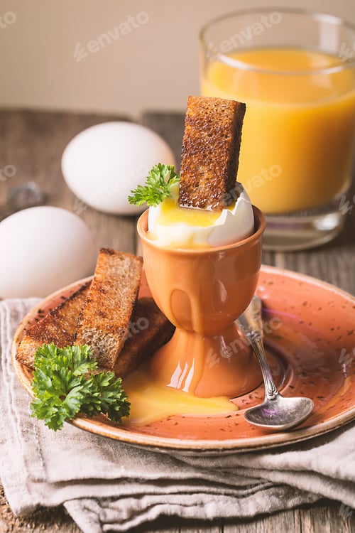 Preview: boiled eggs and crispy toasts