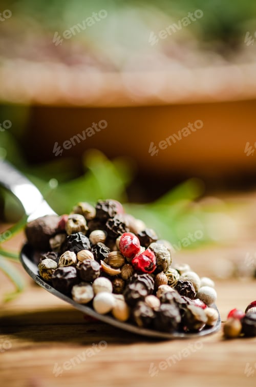 Preview: Peppercorn on rustic background.
