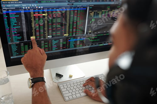 Preview: Trader planning purchases