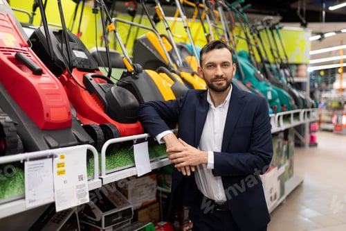 Preview: lawn mower brand representative and scarifier in a gardening equipment store
