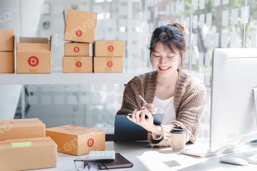 Preview: Portrait of a Small Business Startup, SME Owner, Female Entrepreneur work on parcel boxes Receipts a