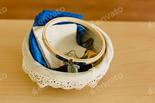 Preview: Bowl with sewing tools