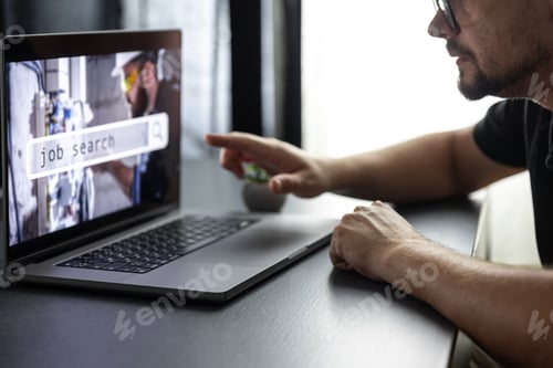 Preview: Online job search on website for worker to search for job opportunities.