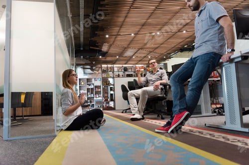 Preview: everyday team meeting and brainstorming