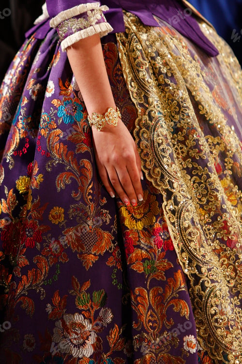 Preview: Beautiful traditional dress from Spain in its fallas