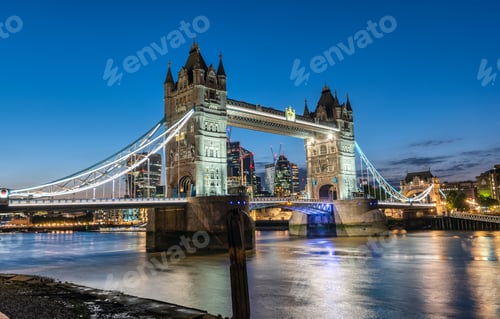 Preview: The Tower Bridge at night