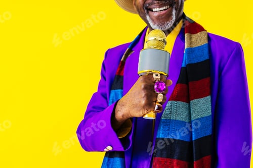 Preview: Cool senior man with fashionable outfit portrait