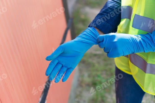 Preview: Industry worker putting on gloves