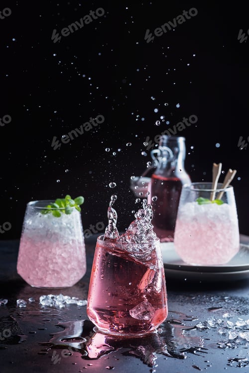 Preview: Splash of a pink cocktail