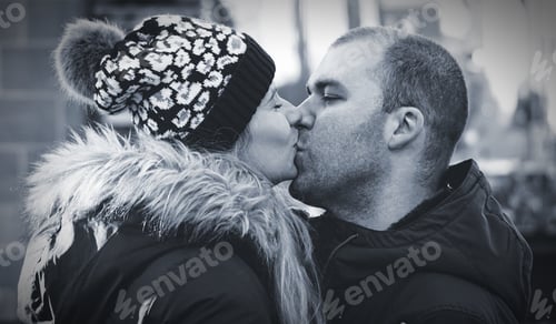 Preview: Kissing