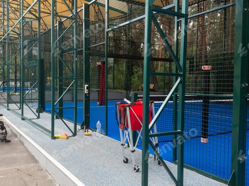 Preview: Outdoor padel court in a park