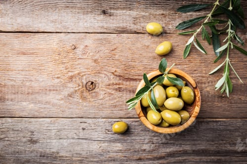 Preview: Fresh olives in a bowl