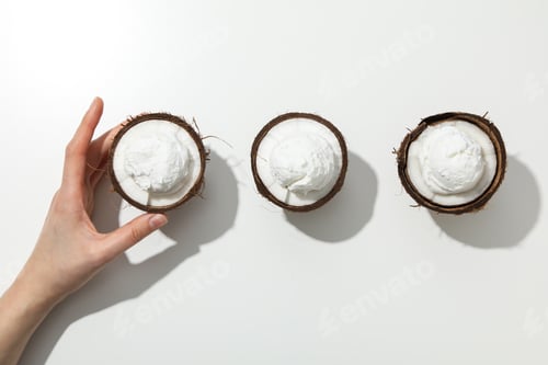 Preview: Summer dessert - ice cream, ice cream with coconut