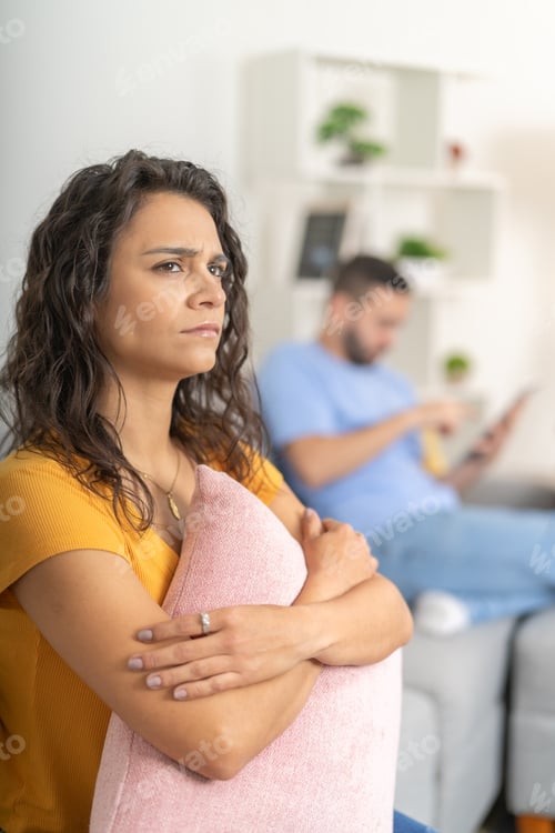 Preview: Worried and upset woman next to her partner at home