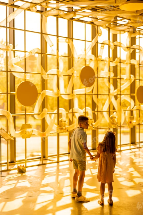 Preview: Kids in science museum