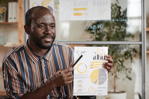 Preview: Businessman presenting report at presentation