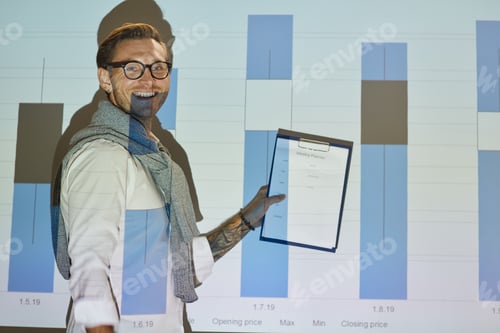 Preview: Young analytical expert against projection screen