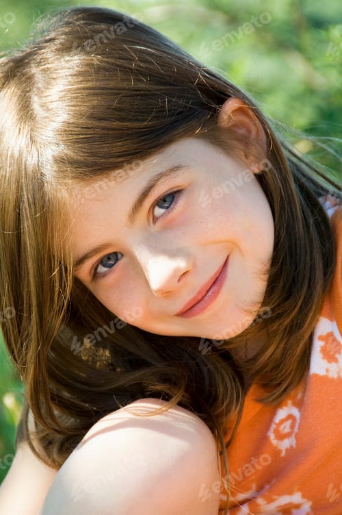 Preview: Smiling girl enjoying the sunshine outdoors