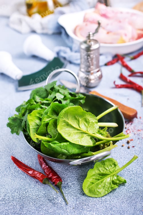 Preview: chicken legs with spinach