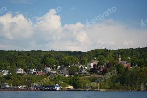 Preview: Beautiful shot of houses with trees