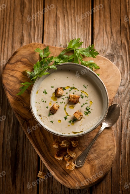 Preview: mushroom cream soup witn parlsey