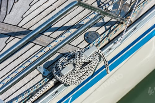 Preview: Mooring rope tied around a cleat