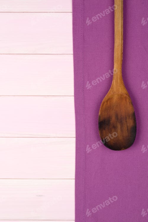 Preview: Kitchenware on purple towel