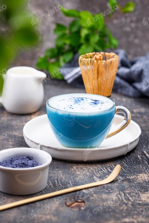 Preview: Blue matcha latte with milk