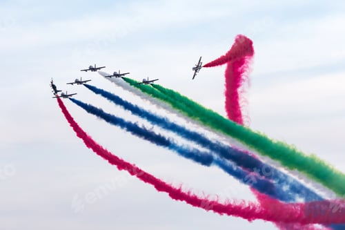 Preview: Planes doing stunts in the sky in Abu Dhabi, UAE