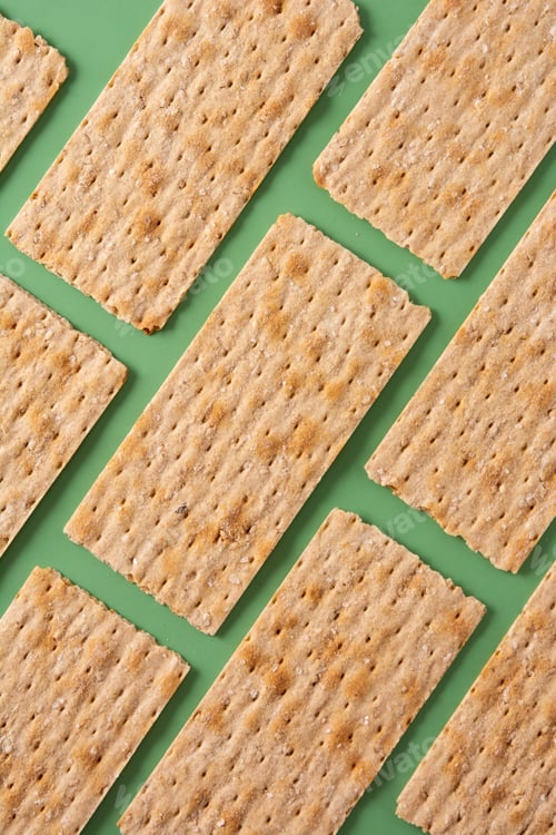 Preview: Traditional matzah bread pattern on green background