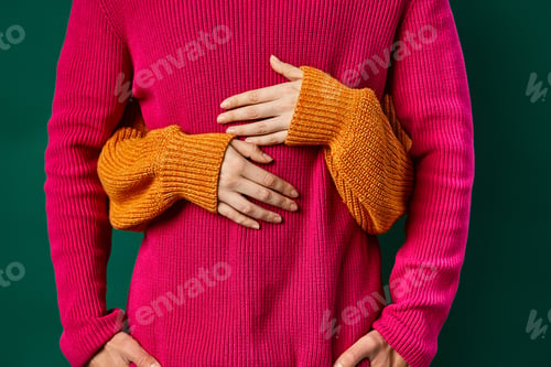 Preview: cropped view of woman hugging boyfriend in pink knitted sweater, hands of loving couple