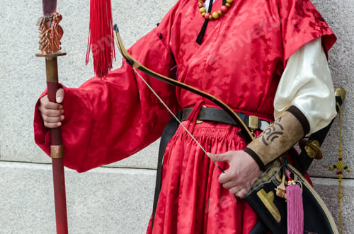Preview: Standing guard at the Changdeokgung Palace main gate