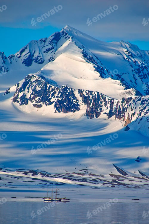 Preview: Expedition Boat, Snowcapped Mountains, Arctic,