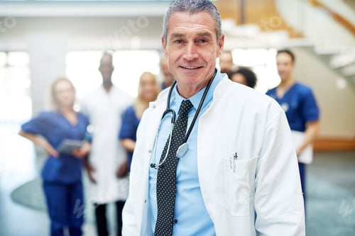 Preview: Friendly medicine professional standing in the clinic