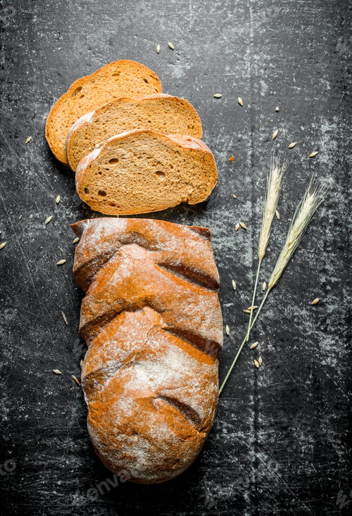 Preview: Sliced rye bread with spikelets.